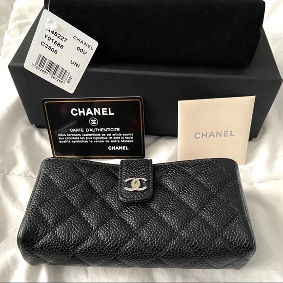 CHANEL Handbags - 🌟HP🌟CHANEL Small Black Quilted Caviar Clutch